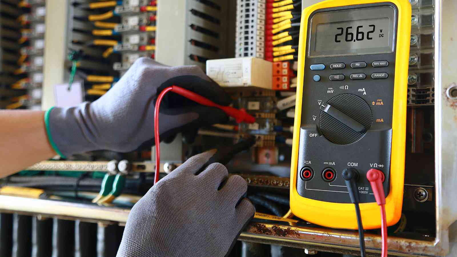 Electrical voltage testing with professional multimeter